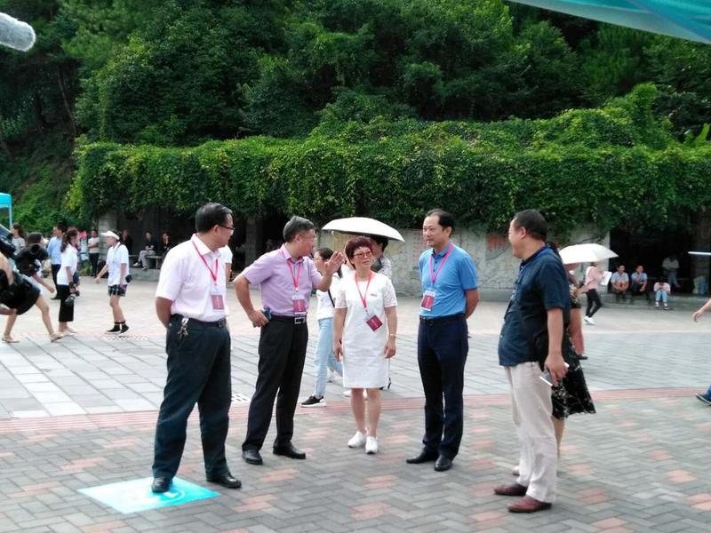 1 校领导一行亲临beat365平台唯一官网迎新现场指导工作.jpg